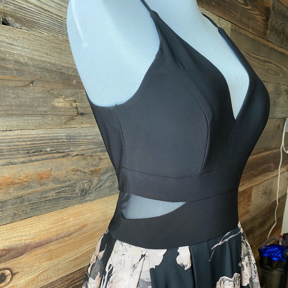 Dress - Picture 2 of 7